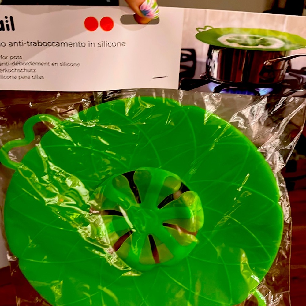 Silicone lid for pots